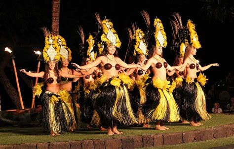 Old Lahaina Luau - The Gardens at West Maui