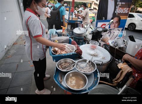 Lady Cooking Thai Street Food Bangkok Thailand Stock Photo - Alamy