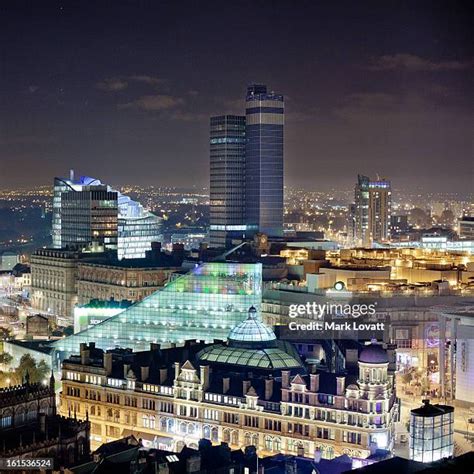 13,928 Manchester City At Night Stock Photos, High-Res Pictures, and ...