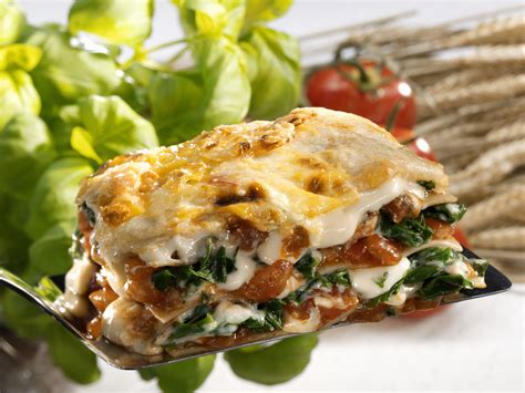 Spinach and Beef Lasagna With Ricotta Cheese