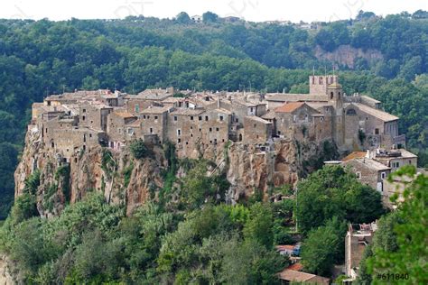 Calcata, una famosa aldea en la provincia de viterbo en - foto de stock ...