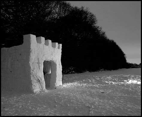 Snow fort ideas for kids who love to build snowforts - snow castle ...