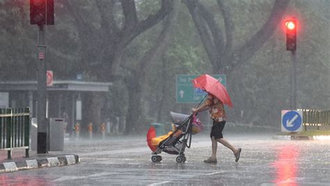 Why i suddenly feel the environment in Singapore seems very dark and ...