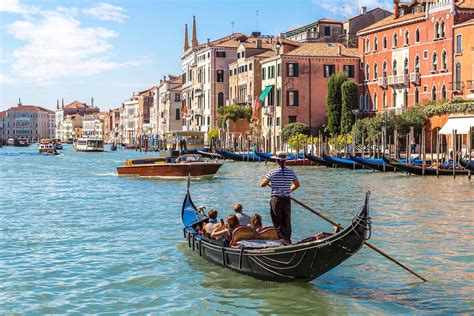 Tubby tourists means reduced capacity for Venice’s gondolas