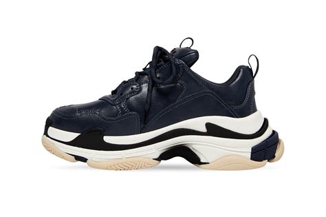 Nieuwe Balenciaga Triple S Sneaker met luxe ogend technisch materiaal