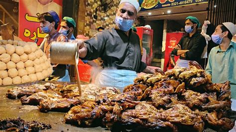 INSANE STREET FOOD IN PAKISTAN 🇵🇰 LAHORE NIGHT MARKET🔥Tawa Chicken ...