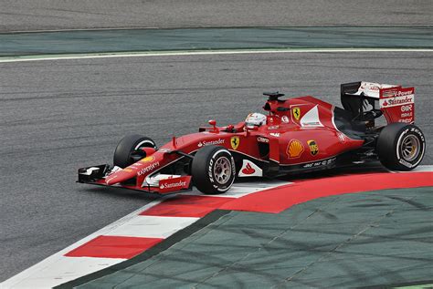 File:Sebastian Vettel-Ferrari 2015 (3).JPG - Wikimedia Commons