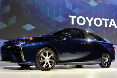 Toyota Offers Its Fuel-Cell Patents to Other Car Makers - WSJ