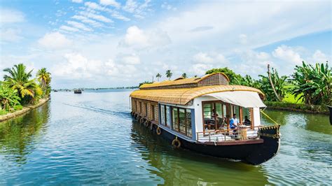 Kerala resumes houseboat service to boost tourism amid Covid-19 ...