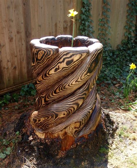 Carved stump | Carved tree stump, Tree carving, Tree stump