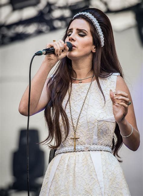 Pin by Yasmin Rodrigues on allana | Lana del rey concert, Lana del rey ...