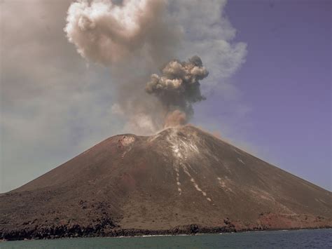 Indonesia's Anak Krakatau volcano: images before and after tsunami ...