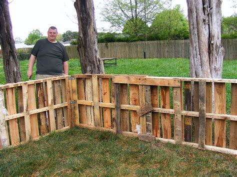 Chicken Fence from pallets Idea | Chicken coop pallets, Chicken fence ...