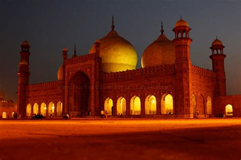 Badshahi Mosque Lahore (Badshahi Masjid Lahore) ~ Beautiful Places In ...