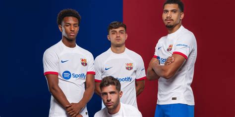 El Barça presenta la camiseta blanca para la 2023-2024