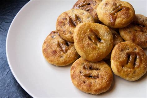 Eccles cake recipe - a British icon, dating back to at least the 18th ...