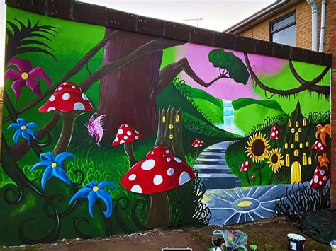 Artist completely transforms dreary garden wall with incredible mural ...