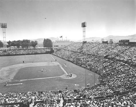 Big-Box Stores Where Giants’ Seals Stadium Once Stood - The New York Times