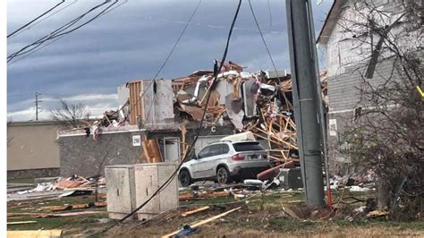 Just minutes ago! tornado damage aftermath, gallatin, Clarksville ...