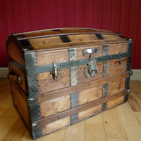 ANTIQUE VICTORIAN TRUNK Dome Top Steamer Trunk Vintage Storage Chest ...