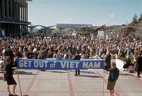 delegates-protesting-vietnam-war - Vietnam: Anti-War Protests Pictures ...