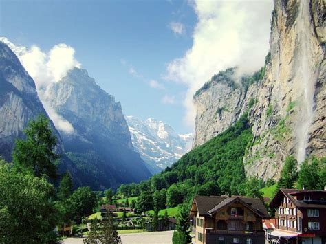 File:Lauterbrunnen valley in summer.jpg - Wikipedia