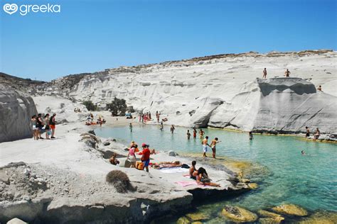 Milos Sarakiniko beach: Photos, Map | Greeka