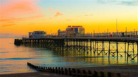 Art Deco Worthing Pier dubbed best in Britain - BBC News