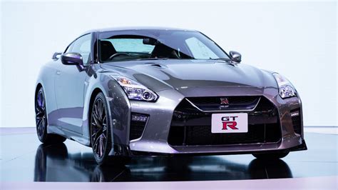 Tertarik Mobil Sport Nissan GT-R? Ini Harga dan Speknya | Momobil.id