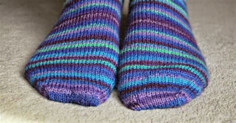 Basic 4ply sock pattern and tutorial - easy beginner sock knitting ...