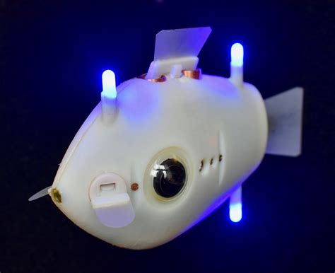 Fish-inspired robots coordinate movements without any outside control