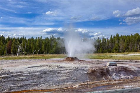 Geysers and Hot Springs in Yellowstone National Park - National Parks Etc.