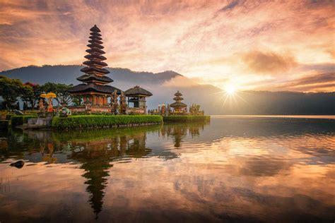 Pura Ulun Danu Bratan Temple Bali : Pura Ulun Danu Bratan - One of the ...