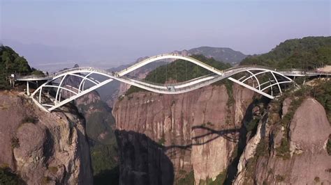 Breathtaking double-deck bridge becomes hot Chinese tourist attraction ...