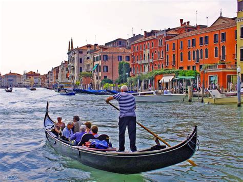 Grand Canal Gondola Ride with Commentary, Music, and Singers in Venice ...