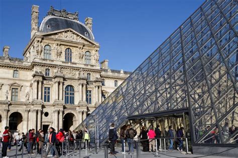 Entrance of the Louvre Museum Editorial Stock Photo - Image of place ...