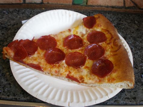 File:Blondie's pepperoni pizza slice.JPG - Wikimedia Commons