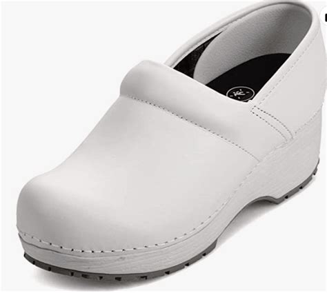 17 Best White Shoes For Nurses and Nursing Students