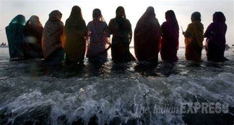 PHOTOS: Devotees offer prayers on Chhath Puja ghat | The Indian Express