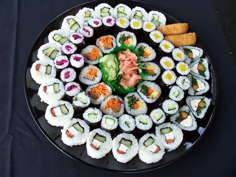 Pin by Gisele Bibimbaper on 엄마 생신 점심 | Sushi, Sushi platter, Food