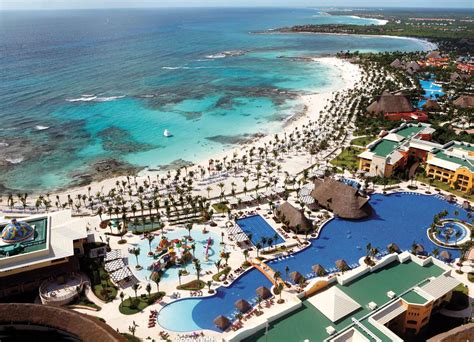 Barcelo Maya Palace Deluxe in Playa - Saving is Easy!