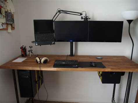 ergonomic Standing Desk Gaming Setup for Small Room | Best Gaming Desk ...