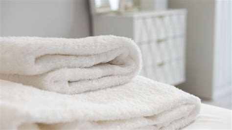 Towel colors to avoid in bathrooms: and what to buy instead | Homes ...