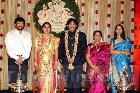 Actor Prasanth family photo | Veethi