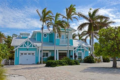 31 Houses with a Blue Exterior (Photos - All Types of Blue) | Beach ...