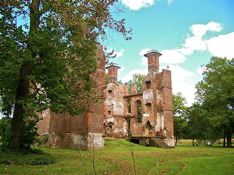 The ruins of the Rosewell Plantation house in Virginia, USA: A silent ...