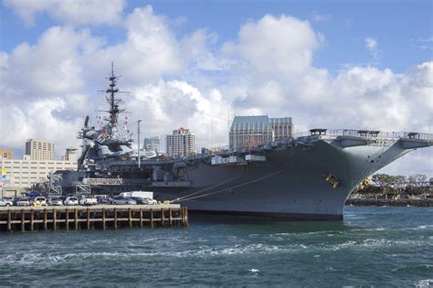 USS Midway Museum in San Diego - An Aircraft Carrier with a Fascinating ...