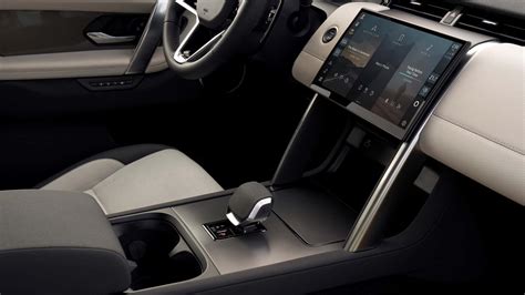 2024 Land Rover Discovery Interior - Lanie Mirelle