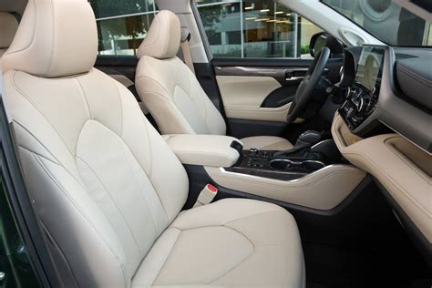 Toyota Highlander 2023 Interior Pictures