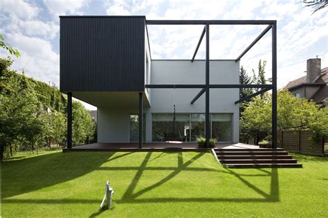 Black Cube House / KameleonLab | ArchDaily